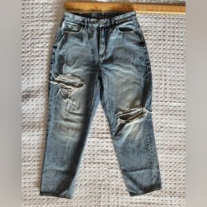 American Eagle Curvy Mom Jeans | Size 10 | Distressed Light Wash Denim